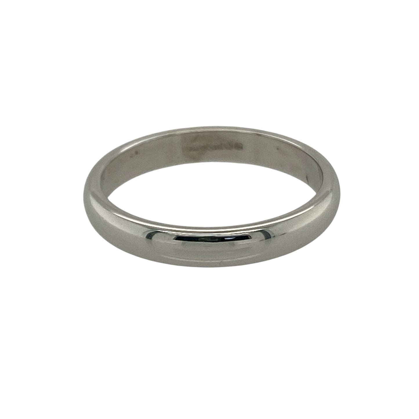 Bring classic elegance and understated sophistication to your collection with this pre-owned 9ct white gold wedding band ring, combining timeless simplicity with a polished modern finish—perfect as a wedding ring or an everyday symbol of love.
Design: The ring features a traditional 3mm band with a smooth, rounded profile, offering a refined and versatile look suitable for both men and women.