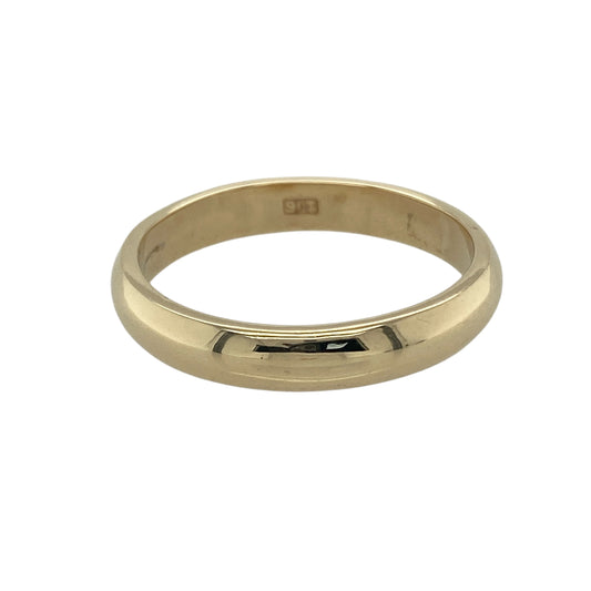 Bring timeless style and enduring elegance to your collection with this pre-owned 9ct yellow gold wedding band ring, combining classic design with a refined finish—perfect as a symbol of commitment or a sophisticated everyday accessory.
Design: The ring features a traditional 4mm wide band with a smooth, rounded profile, offering a sleek and versatile look suitable for any occasion.