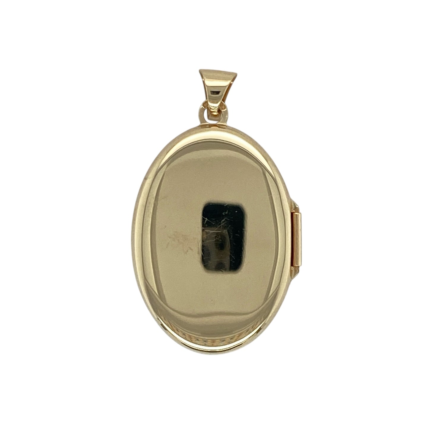 Bring sentimental charm and timeless elegance to your collection with this pre-owned 9ct yellow gold engraved patterned oval locket—perfect for keeping cherished memories close.
Design: The locket features a classic oval shape adorned with intricate engraved patterning, adding texture and vintage-inspired beauty. It opens to hold small photographs or mementos, making it both personal and stylish.