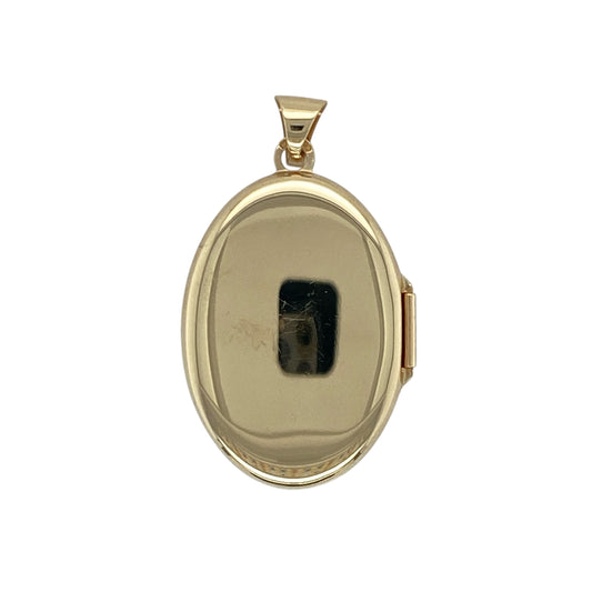 Bring sentimental charm and timeless elegance to your collection with this pre-owned 9ct yellow gold engraved patterned oval locket—perfect for keeping cherished memories close.
Design: The locket features a classic oval shape adorned with intricate engraved patterning, adding texture and vintage-inspired beauty. It opens to hold small photographs or mementos, making it both personal and stylish.