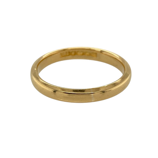 Bring timeless simplicity and classic elegance to your jewellery collection with this pre-owned 22ct yellow gold polished wedding band ring, a refined design with enduring appeal.
Design: The ring features a smooth, polished band measuring 3mm wide, offering a clean and traditional profile that sits comfortably on the finger.
Material: Made from high-purity 22-carat yellow gold, the rich golden tone provides a warm, luxurious finish characteristic of classic wedding bands.