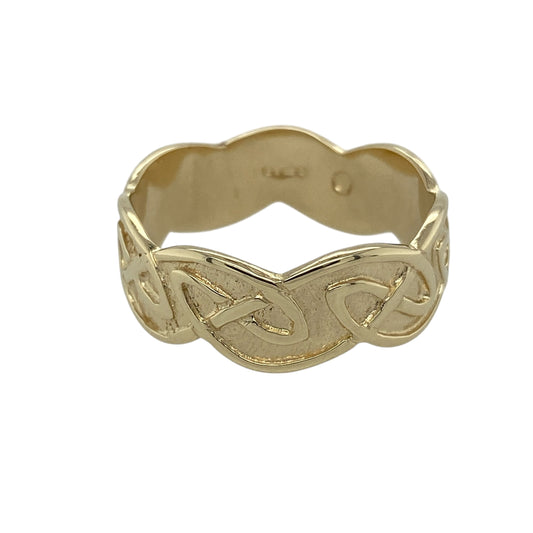 Bring timeless symbolism and bold craftsmanship to your jewellery collection with this pre-owned 9ct yellow gold Celtic knot band ring, offering a striking design rooted in tradition—perfect for everyday wear or meaningful gifting.
Design: The ring features a continuous Celtic knot pattern encircling the band, symbolising eternity and connection. The band measures approximately 7mm in width, giving it a strong and confident presence.