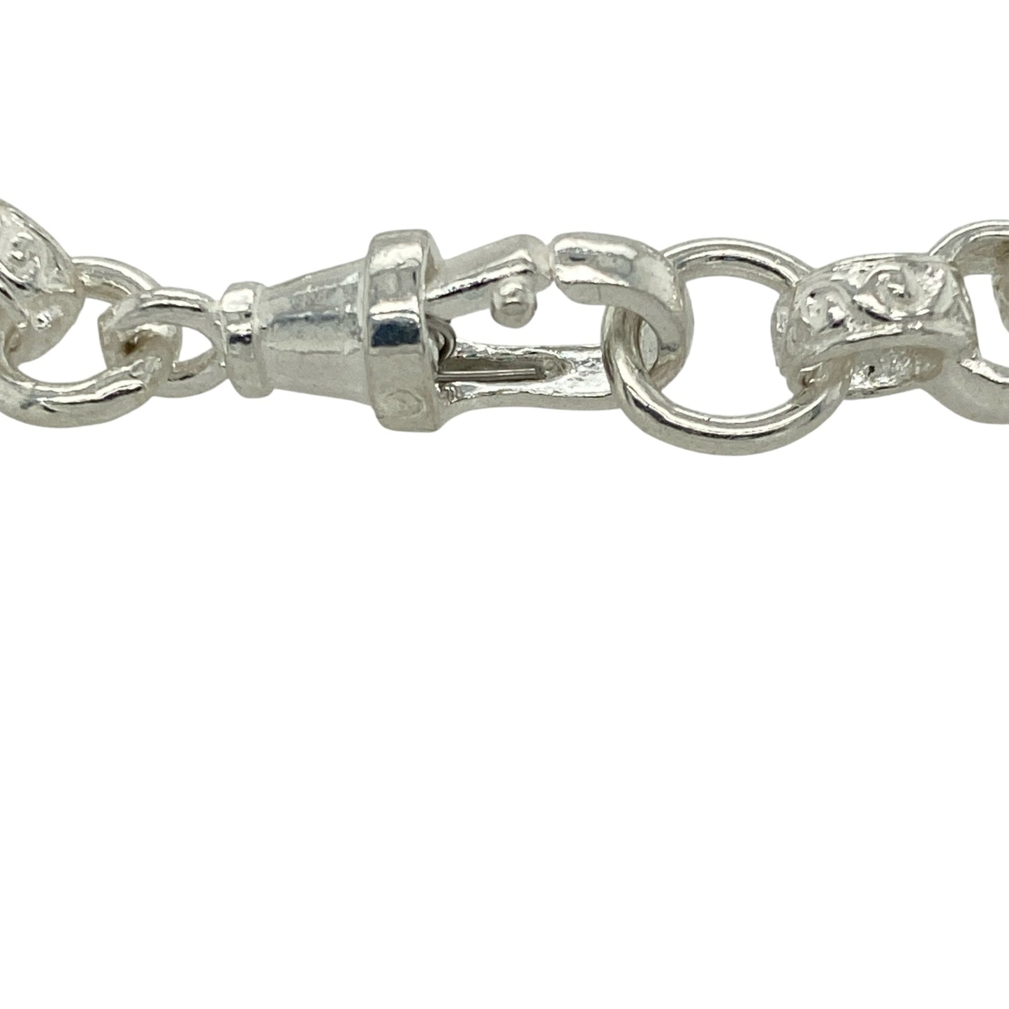 Add a meaningful touch to a child’s jewellery collection with this new 925 silver cubic zirconia identity belcher bracelet, combining classic style with a hint of sparkle—perfect for everyday wear or special occasions.
Design: The bracelet features a central identity plate, complemented by cubic zirconia accents and alternating engraved links for added detail.
Material: Made from 925 sterling silver, the polished finish enhances both the shine of the silver and the brilliance of the stones.