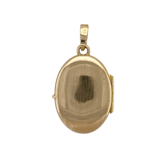 Bring sentimental charm and classic beauty to your collection with this pre-owned 9ct yellow gold oval flower-patterned locketβan elegant piece perfect for holding cherished memories.
Design: Featuring an oval shape adorned with a delicate flower pattern, the locket offers a beautifully detailed and timeless focal point.
Material: Made in 9-carat yellow gold, the polished finish highlights the floral detailing with a warm, radiant glow.