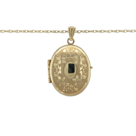 Bring sentimental charm and warm golden shine to your collection with this pre-owned 9ct yellow gold patterned flower locket necklaceβan elegant piece offering timeless beauty and personal meaning.
Design: This 2.9cm oval locket features a detailed floral pattern on the front, adding delicate texture and classic vintage-inspired character.
Material: Made from 9-carat yellow gold, the polished finish enhances its rich golden tone and highlights the intricate floral detailing.
