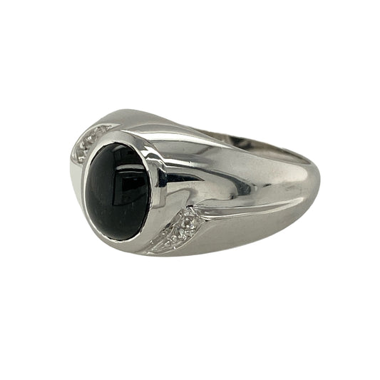 Bring celestial charm and refined sparkle to your jewellery collection with this pre-owned 9ct white gold star sillimanite and white topaz set ring.
Design: The ring features an oval star sillimanite at the centre, measuring approximately 9mm by 7mm, displaying a subtle star effect, with white topaz stones accenting the design for added brilliance.
Material: Made from 9-carat white gold, the bright polished finish enhances the unique character of the sillimanite and the sparkle of the white topaz.