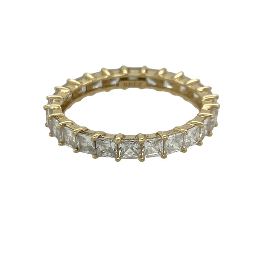 Add timeless sparkle and contemporary elegance to your jewellery collection with this pre-owned 9ct yellow gold cubic zirconia eternity band ring, featuring a striking full eternity design with brilliant square-cut stones—perfect for stacking, gifting, or celebrating a special occasion.
Design: The ring features sparkling square-cut cubic zirconia stones set around the entire band, creating a continuous display of brilliance and a sophisticated geometric look.