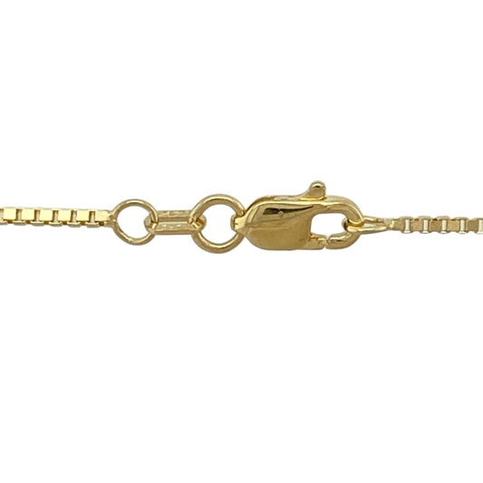 Bring clean lines and understated elegance to your jewellery collection with this pre-owned 9ct yellow gold box chain, offering a sleek and versatile style that works beautifully for everyday wear or with a pendant.
Design: The chain features a classic box link construction with a fine link width of approximately 1mm, creating a smooth and contemporary look.
Material: Made from 9-carat yellow gold, the polished finish enhances the warm golden tone and subtle shine of the chain.