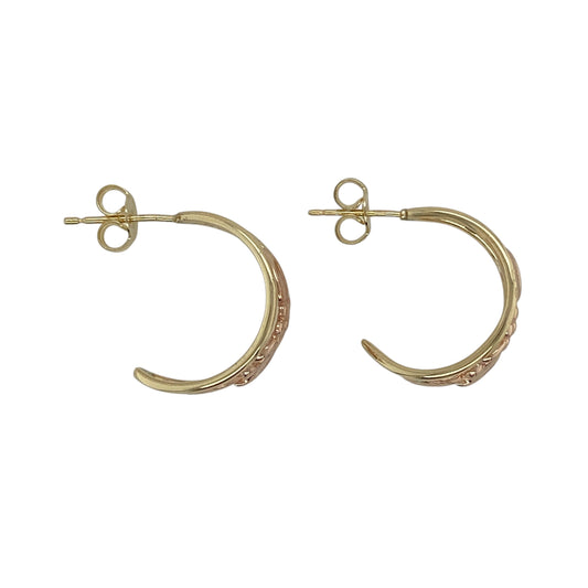 Bring meaningful symbolism and Welsh heritage style to your jewellery collection with these pre-owned 9ct yellow and rose gold Clogau Tree of Life half hoop stud earrings, offering a distinctive design with elegant two-tone detailβperfect for everyday wear or special occasions.
Design: The earrings feature the iconic Tree of Life motif within a stylish half hoop stud design, symbolising growth, strength, and family.
