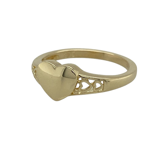 Add a touch of romantic charm to your jewellery collection with this pre-owned 9ct yellow gold plain heart signet ring, featuring delicate open heart patterned shoulders and a timeless, sentimental design—perfect for everyday wear or as a meaningful gift.
Design: The ring showcases a smooth heart-shaped signet front measuring approximately 6mm in height, complemented by open heart detailing along the shoulders for an elegant and feminine finish.