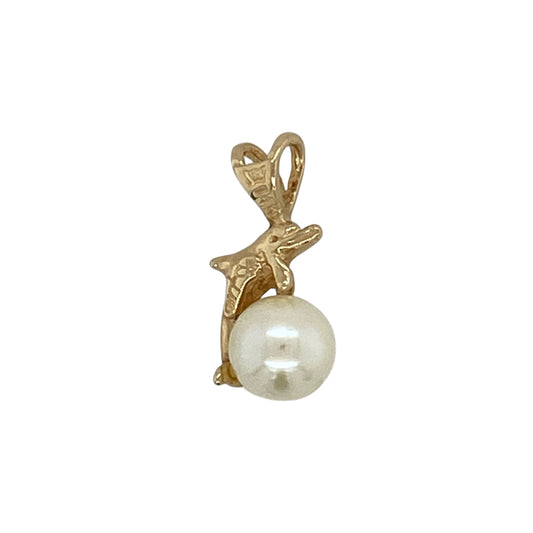 Add a playful yet elegant touch to your jewellery collection with this pre-owned 14ct yellow gold and pearl set dolphin pendant, combining charming symbolism with classic detail—perfect for everyday wear or as a thoughtful gift.
Design: The pendant is styled in a graceful dolphin shape, accented with a pearl that adds soft lustre and contrast to the flowing gold form.
Material: Made from 14-carat yellow gold, the warm polished finish beautifully complements the natural glow of the pearl.