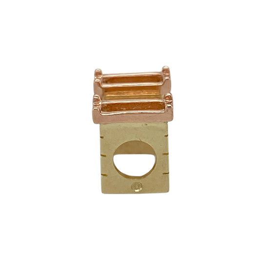 Add a touch of heritage-inspired charm to your jewellery collection with this pre-owned 9ct yellow and rose gold Clogau possible Westminster Abbey charm, combining distinctive Welsh gold tones with classic symbolismβperfect for bracelets or necklaces.
Design: The charm features an architectural-inspired motif believed to represent Westminster Abbey, presented in Clogauβs signature two-tone yellow and rose gold style for added depth and character.