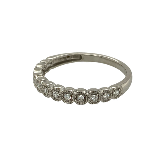 Add refined texture and subtle sparkle to your jewellery collection with this pre-owned 9ct white gold and diamond beaded edge set band ring, offering an elegant design with timeless appeal—perfect for everyday wear or stacking.
Design: The ring features a slim band with a front width of approximately 3mm, highlighted by delicate beaded edges and diamond detailing for a refined finish.