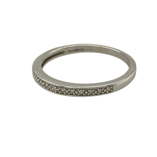Add subtle sparkle and clean-lined elegance to your jewellery collection with this pre-owned 9ct white gold and diamond set band ring, offering a refined design with everyday versatility—perfect for stacking or wearing alone.
Design: The ring features a slim band with a front width of approximately 2mm, accented with diamond detailing for a delicate touch of brilliance.
Material: Made from 9-carat white gold, the cool polished finish beautifully complements the sparkle of the diamonds.