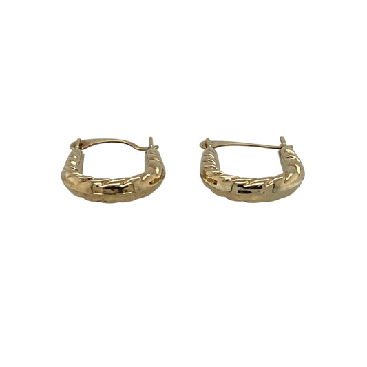 Add subtle texture and everyday elegance to your jewellery collection with this pre-owned 9ct yellow gold small twist creole earrings, offering a delicate design with timeless appealβperfect for effortless daily wear.
Design: The earrings feature a classic small creole shape with a gentle twist detail, adding visual interest while keeping the look refined and minimal.
Material: Made from 9-carat yellow gold, the warm polished finish enhances the twisted design and classic style.