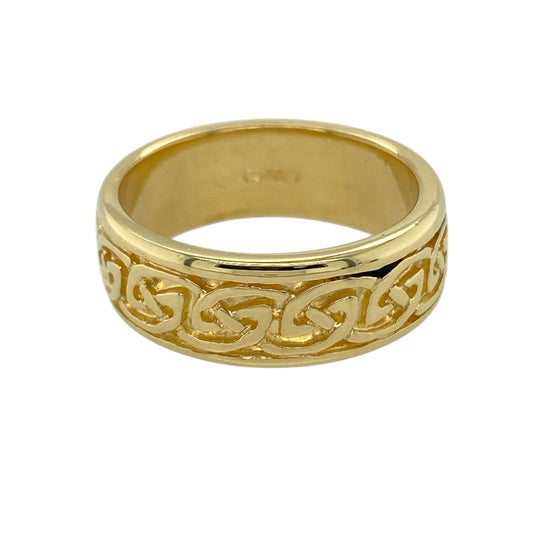 Add bold Celtic heritage and timeless craftsmanship to your jewellery collection with this pre-owned 18ct yellow gold Celtic knot band ring, offering striking design with enduring symbolism—perfect for everyday wear or statement styling.
Design: The ring features a continuous Celtic knot pattern across the band, measuring approximately 7mm in width, creating a strong and visually distinctive look rooted in traditional symbolism.