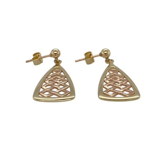 Add romantic elegance and timeless Welsh-inspired style to your jewellery collection with this pre-owned 9ct yellow and rose gold Clogau Lady Guinevere drop earrings, offering graceful movement with refined two-tone detail—perfect for everyday wear or special occasions.
Design: The earrings feature the Lady Guinevere inspired design in a delicate drop style, creating a soft, flowing silhouette with classic appeal.