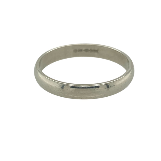 Celebrate timeless simplicity and enduring quality with this pre-owned platinum wedding band ring, offering a classic design with refined appeal.
Design: This ring features a smooth, plain band with a 3mm profile, creating a clean and understated look that never goes out of style.
Material: Made from platinum, the cool polished finish provides exceptional durability and a luxurious, timeless appearance.