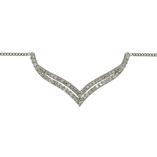 Add elegant sparkle and contemporary style to your jewellery collection with this pre-owned 9ct white gold diamond wishbone necklace, offering refined detail with a versatile, adjustable fit.
Design: This necklace features a wishbone-shaped pendant with a double row design, accented with diamonds that add subtle brilliance and a graceful, modern look.
Material: Made from 9-carat white gold, the cool polished finish enhances the clean lines of the wishbone shape and complements the sparkle of the diamonds.