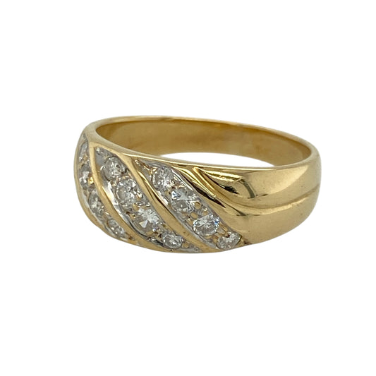 Add bold sparkle and elegant movement to your jewellery collection with this pre-owned 9ct yellow gold diamond band ring, offering eye-catching design with refined brilliance.
Design: This band ring features three rows of diamonds arranged diagonally across the front, creating a dynamic and flowing look that draws the eye. The front of the band measures approximately 7mm in width, giving the ring a confident and elegant presence.
