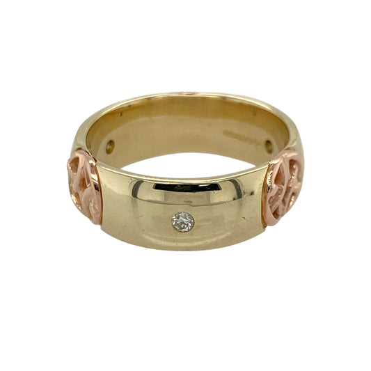 Celebrate heritage and symbolism with this pre-owned 9ct yellow and rose gold diamond set Celtic knot design band ring, combining meaningful detailing with refined sparkle. A distinctive piece perfect for everyday wear or a special gift.
Design: The band measures approximately 6mm in width and features an intricate Celtic knot pattern flowing around the ring. Delicate diamond accents are set within the design, adding subtle brilliance while enhancing the interwoven detailing.