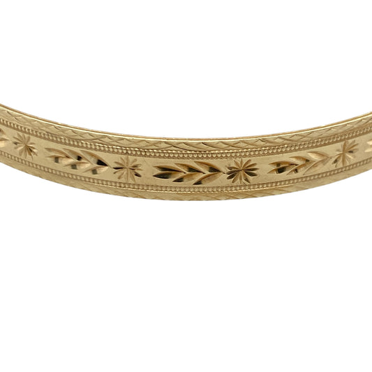 Add timeless elegance to your jewellery collection with this pre-owned 9ct yellow gold patterned expanding bangle, offering classic styling with practical adjustability. A versatile piece perfect for everyday wear or special occasions.
Design: The bangle measures approximately 7mm in width and features decorative patterned detailing across the surface, adding texture and subtle light reflection. The structured profile gives it a confident and eye-catching presence on the wrist.