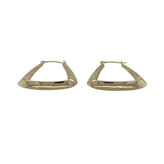 Add a playful yet stylish accent to your jewellery collection with these pre-owned 9ct yellow gold handbag creole earrings, combining classic hoop styling with a charming decorative detail. A versatile pair perfect for everyday wear.
Design: The earrings feature a traditional creole hoop silhouette with a detailed handbag charm suspended from each hoop. The design adds personality and movement while maintaining a neat and wearable profile.