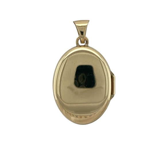 Add meaningful heritage styling to your jewellery collection with this pre-owned 9ct yellow gold patterned Celtic oval locket, combining traditional symbolism with timeless design. A beautiful piece perfect for everyday wear or sentimental gifting.
Design: The locket features a classic oval shape enhanced with intricate Celtic pattern detailing across the front. The decorative motif symbolises eternity and interconnectedness, creating a distinctive and elegant focal point.