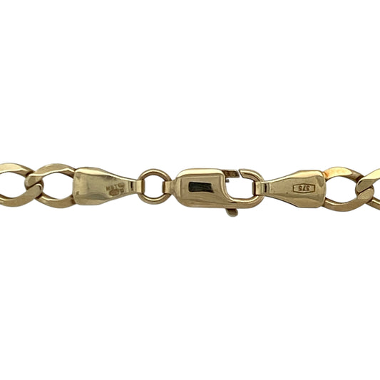 Add a timeless essential to your jewellery collection with this pre-owned 9ct yellow gold 18" curb chain, combining classic styling with everyday versatility—ideal for wearing alone or pairing with a favourite gold pendant.
Design: This chain features traditional flat curb links measuring approximately 4mm in width, creating a smooth, uniform appearance with a subtle reflective finish. The interlocking links sit neatly against the skin, offering a clean and structured look.
