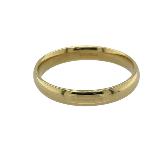 Celebrate timeless commitment with this pre-owned 18ct yellow gold 3mm wedding band ring, a classic and elegant choice ideal for everyday wear or marking a special occasion.
Design: This ring features a traditional 3mm wide band with a smooth, polished finish, offering a clean and understated profile. The slim width provides a refined look that sits comfortably alongside an engagement ring or worn alone.