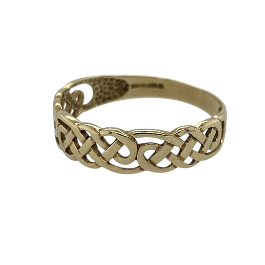 Add symbolic detail to your jewellery collection with this pre-owned 9ct yellow gold open Celtic knot band ring, a meaningful and timeless piece ideal for everyday wear.
Design: This ring features an open Celtic knot design across the front, measuring approximately 5mm in width. The intricate knotwork represents eternity and connection, while the open detailing gives a light and elegant appearance on the finger.