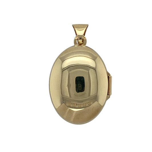 Keep cherished memories close with this pre-owned 9ct yellow gold oval Celtic patterned locket, a meaningful and timeless piece perfect for everyday wear or heartfelt gifting.
Design: The locket features a classic oval shape enhanced with intricate Celtic patterning, symbolising eternity and connection. The detailed knotwork adds texture and heritage-inspired character while maintaining an elegant and refined profile.