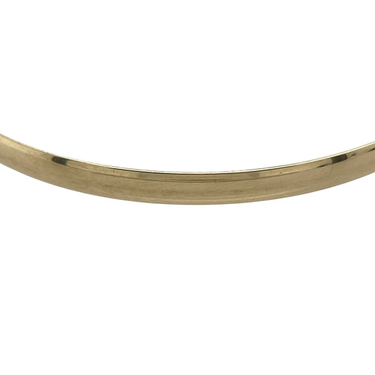 Add timeless simplicity to your jewellery collection with this pre-owned 9ct yellow solid gold plain bangle, a classic and versatile piece perfect for everyday wear or stacking with other gold bracelets.
Design: This bangle features a smooth, polished finish with a 4mm wide band, offering a clean and understated look. The rounded profile creates a refined silhouette that complements both casual and formal styling.