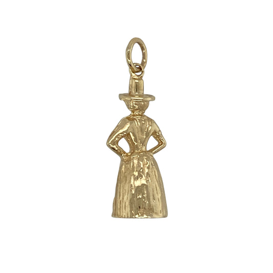Celebrate Welsh heritage with this pre-owned 9ct yellow gold Welsh Lady pendant, a beautifully detailed and meaningful piece perfect for everyday wear or gifting.
Design: The pendant features the traditional Welsh Lady figure in national dress, showcasing intricate detailing that brings the character to life. The classic silhouette creates a distinctive and symbolic look with strong cultural significance.
