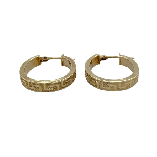 Add a touch of classic pattern and timeless style to your jewellery collection with these pre-owned 9ct yellow gold Greek key oval creole earrings—an elegant everyday accessory with heritage-inspired detail.
Design: The oval creole shape is enhanced with a traditional Greek key pattern, symbolising infinity and unity. The decorative detailing adds texture and visual interest while maintaining a refined and wearable profile.