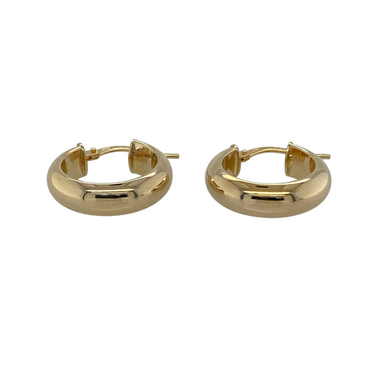 Keep your look effortlessly classic with these pre-owned 9ct yellow gold polished plain hoop creole earrings—an essential jewellery staple perfect for everyday wear.
Design: The earrings feature a timeless hoop creole silhouette with a smooth, highly polished finish. Their clean and simple profile offers versatile styling, making them suitable for both casual outfits and more formal occasions.