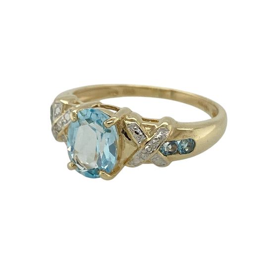 Add vibrant colour and elegant sparkle to your jewellery collection with this pre-owned 9ct yellow gold diamond and blue topaz ring, featuring a classic gemstone designβperfect as a statement dress ring or meaningful gift.
Design: The ring features a beautiful oval blue topaz at the centre measuring approximately 8mm by 6mm, creating a striking focal point. The vivid blue gemstone is complemented by sparkling diamond accents that enhance its colour and brilliance.