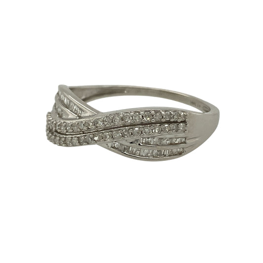 Add elegant sparkle and contemporary style to your jewellery collection with this pre-owned 9ct white gold diamond crossover band ring, featuring a striking combination of diamond cutsβperfect as a statement ring or sophisticated everyday piece.
Design: The ring features a graceful crossover band design measuring approximately 6mm wide across the front, set with a combination of brilliant cut and baguette cut diamonds.