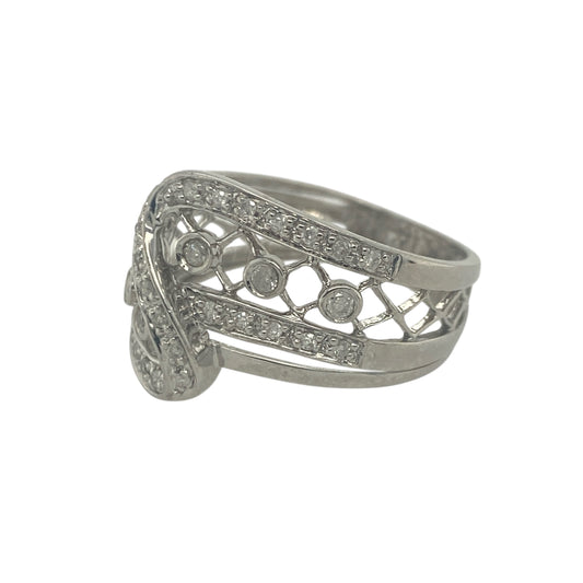 Add contemporary elegance and subtle sparkle to your jewellery collection with this pre-owned 9ct white gold diamond double band twist ring, featuring a stylish layered designβperfect for everyday wear or special occasions.
Design: The ring features a double band twist design, creating a layered and flowing look across the finger. Diamonds are incorporated into the design, adding delicate sparkle and enhancing the modern aesthetic.