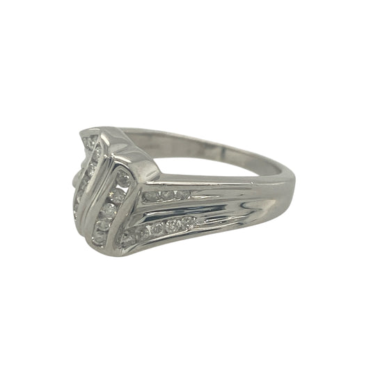 Add modern elegance and striking sparkle to your jewellery collection with this pre-owned 9ct white gold diamond twist ring, featuring a bold and contemporary design—perfect for special occasions or making a statement in everyday wear.
Design: The ring features an eye-catching twist design set with sparkling diamonds, creating a flowing and dynamic look. The front of the ring measures approximately 10mm in height, giving it a strong and noticeable presence on the hand.