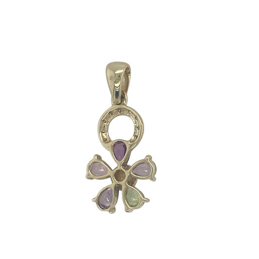 Add vibrant colour and delicate sparkle to your jewellery collection with this pre-owned 9ct yellow gold diamond and multi coloured stone flower pendant, featuring a charming floral designβperfect for everyday wear or adding a playful touch to any outfit.
Design: The pendant showcases a flower motif set with multi coloured gemstones, accented by sparkling diamonds that enhance the overall brilliance. The floral arrangement creates a lively and eye-catching look.