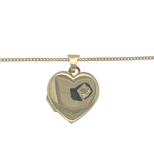 Add sentimental charm and timeless sparkle to your jewellery collection with this pre-owned 9ct yellow gold diamond heart locket necklace, featuring a classic design with meaningful appealβperfect for everyday wear or a thoughtful gift.
Design: The necklace features a traditional heart-shaped locket, accented with sparkling diamonds that enhance its elegant and romantic appearance. The classic design makes it suitable for both daily wear and special occasions.