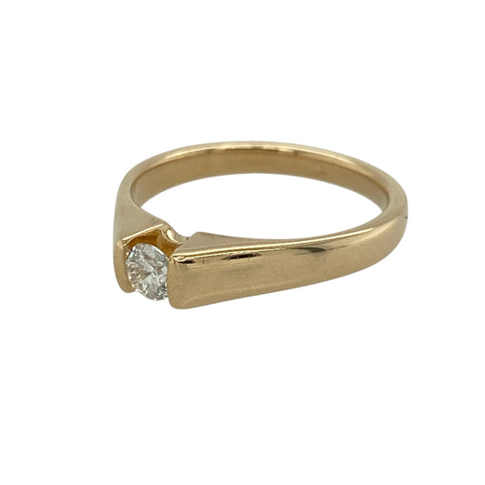 Add a modern and elegant piece to your jewellery collection with this pre-owned 14ct yellow gold diamond tension set solitaire ring, combining contemporary design with timeless sparkle—perfect for special occasions or everyday luxury.
Design: The ring features a striking tension-style setting, showcasing a single diamond held securely between the band for a sleek and modern look.