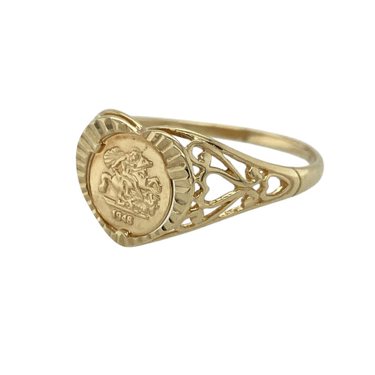 Add a meaningful and distinctive piece to your jewellery collection with this pre-owned 9ct yellow gold George and the Dragon heart signet ring, combining classic symbolism with a unique designβperfect for everyday wear or as a thoughtful gift.
Design: The ring features a heart-shaped signet face depicting the iconic St George and the Dragon motif, symbolising courage and strength, with a traditional yet eye-catching appearance.