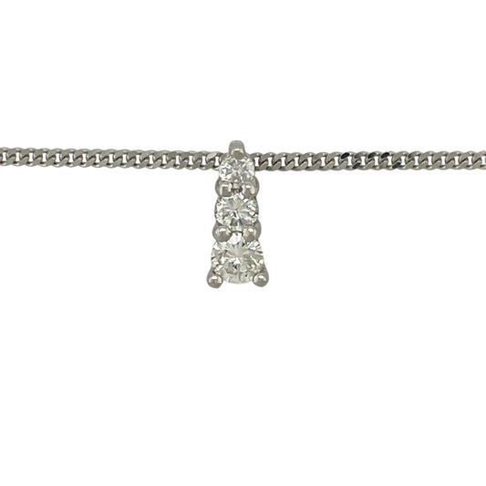Add a touch of brilliance to your jewellery collection with this pre-owned 9ct white gold moissanite set trilogy pendant on a 16" curb chain necklace, combining classic design with exceptional sparkle—perfect for everyday wear or special occasions.
Design: The necklace features a timeless trilogy pendant design, showcasing three brilliant cut moissanite stones that symbolise past, present, and future.