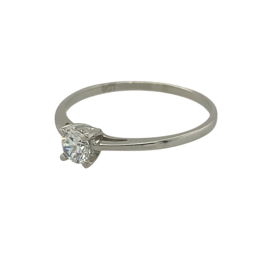 Add a touch of classic sparkle to your jewellery collection with this pre-owned 9ct white gold cubic zirconia set solitaire ring, combining timeless design with a clean, modern finish—perfect for everyday wear or special occasions.
Design: The ring features a traditional solitaire style, showcasing a single cubic zirconia stone for a simple and elegant look.