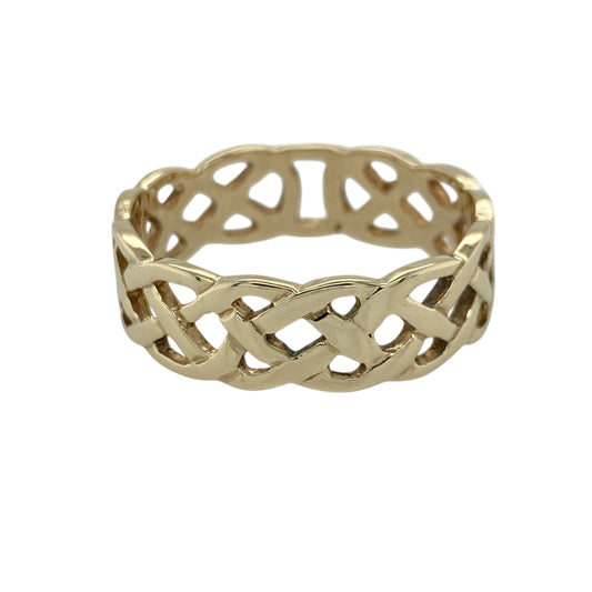Add heritage-inspired style to your jewellery collection with this pre-owned 9ct yellow gold open Celtic knot band ring—an eye-catching and meaningful piece perfect for everyday wear.
Design: This band ring features an open Celtic knot design across a 7mm wide front, creating an intricate and flowing pattern with a distinctive and decorative finish.
Material: Made from 9-carat yellow gold, the polished finish enhances the detailing while adding a warm and traditional appeal.