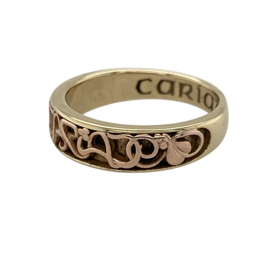 Bring heartfelt meaning and elegant design to your collection with this pre-owned 9ct yellow and rose gold Clogau Cariad band ring, symbolising love and affection—perfect for marking special moments with timeless Welsh heritage.
Design: The front of the band measures 7mm wide and features the word Cariad (Welsh for "beloved") engraved in a flowing script, framed by softly polished edges and subtle rose gold detailing for a warm, meaningful contrast.
