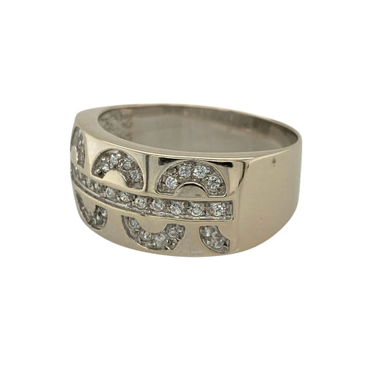 Add contemporary elegance to your jewellery collection with this pre-owned 18ct white gold cubic zirconia wave band ring, featuring a flowing design and brilliant sparkle—perfect for both everyday wear and special occasions.
Design: The ring showcases a stylish wave-shaped band, set with cubic zirconia stones that follow the flowing contours, creating a modern and eye-catching look.