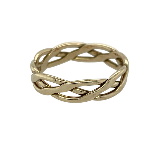 Add effortless style to your jewellery collection with this pre-owned 9ct yellow gold open weave band ring, featuring a delicate interwoven design—perfect for everyday wear or stacking with other favourites.
Design: The ring showcases an open weave pattern across the band, creating a flowing interlaced look that adds texture and visual interest.
Material: Made from 9ct yellow gold, the polished finish enhances the warm tone of the metal while highlighting the intricate detailing.